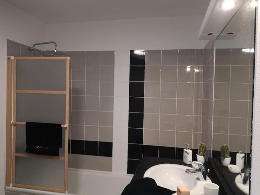 T2 Avec Jardin Proche Aeroport, Airbus, Meet Appartement Daux Buitenkant foto